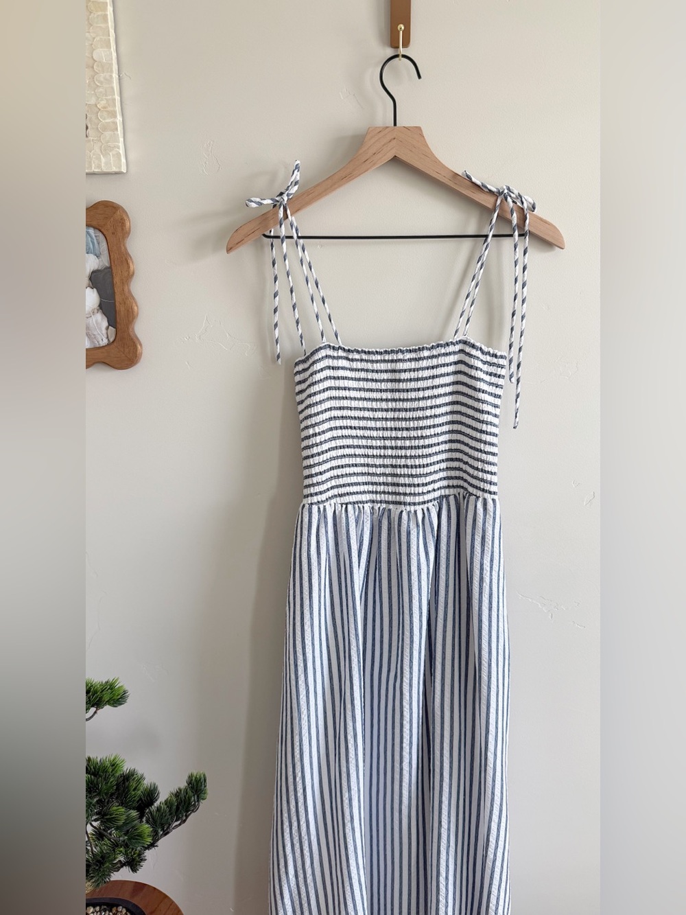 Julia Jordan Tie Shoulder Smocked Midi Dress - Picture 6 of 8